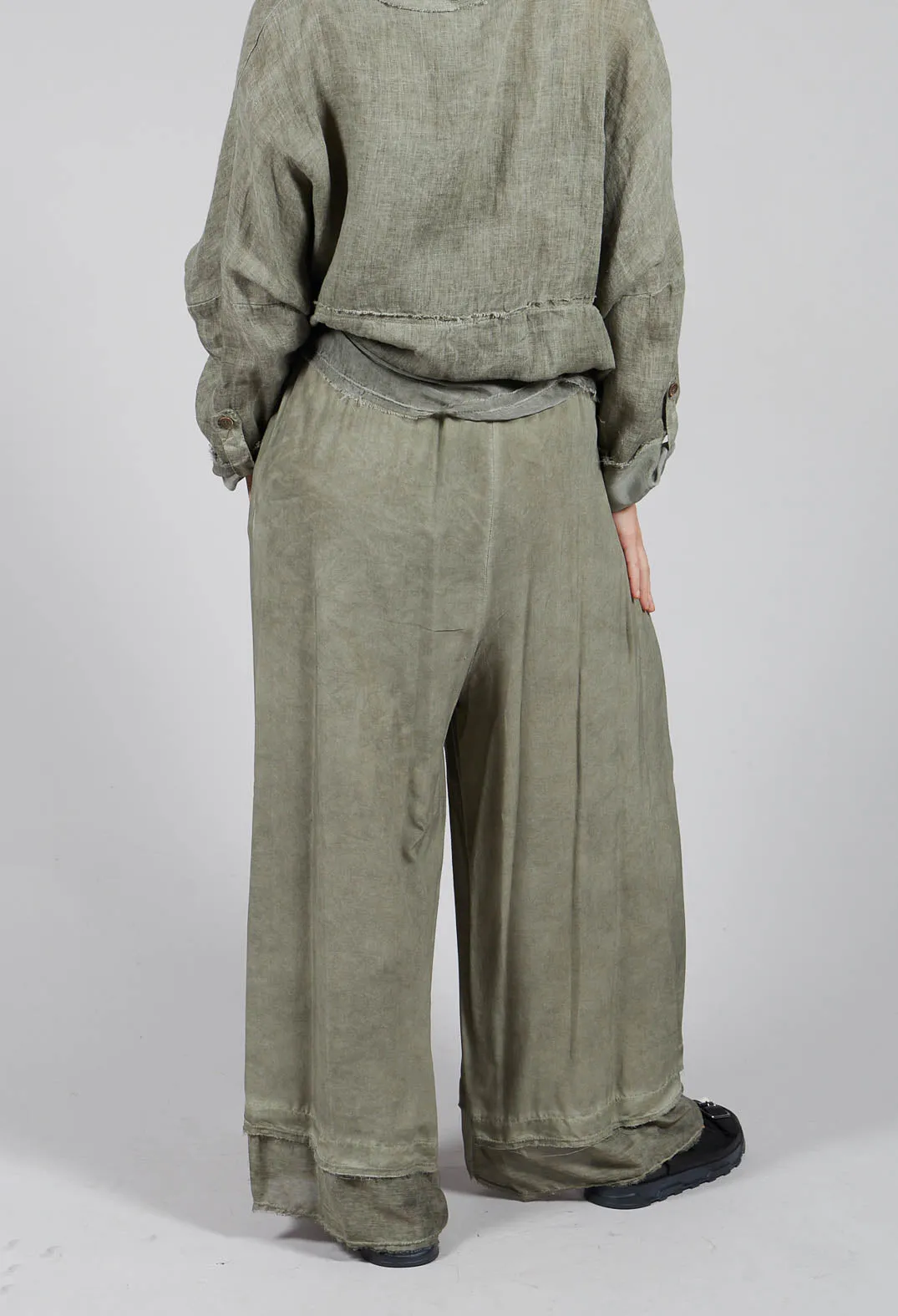 Wide Leg Trousers in Viscosa Tinto Marmorizzato Olive