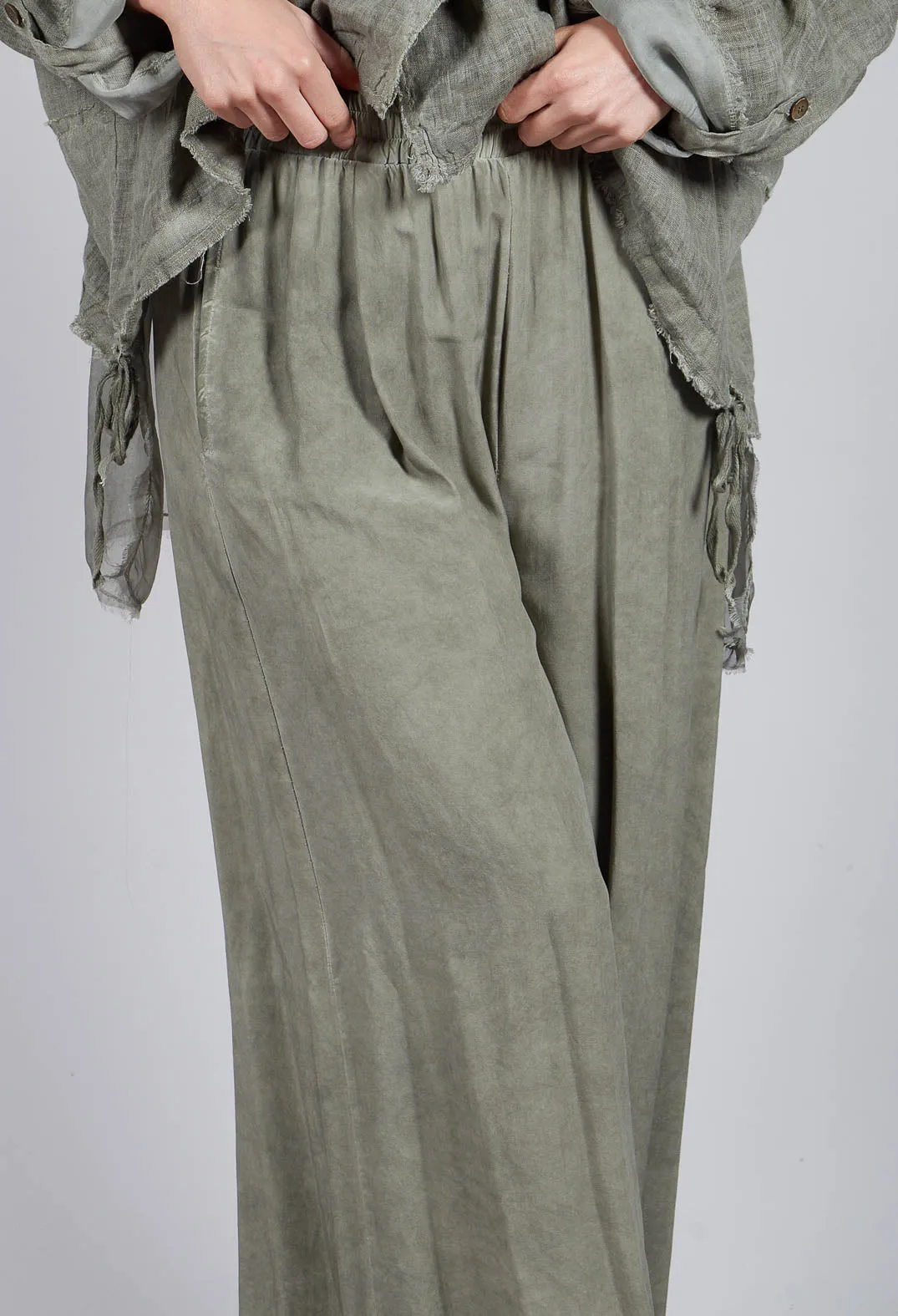 Wide Leg Trousers in Viscosa Tinto Marmorizzato Olive